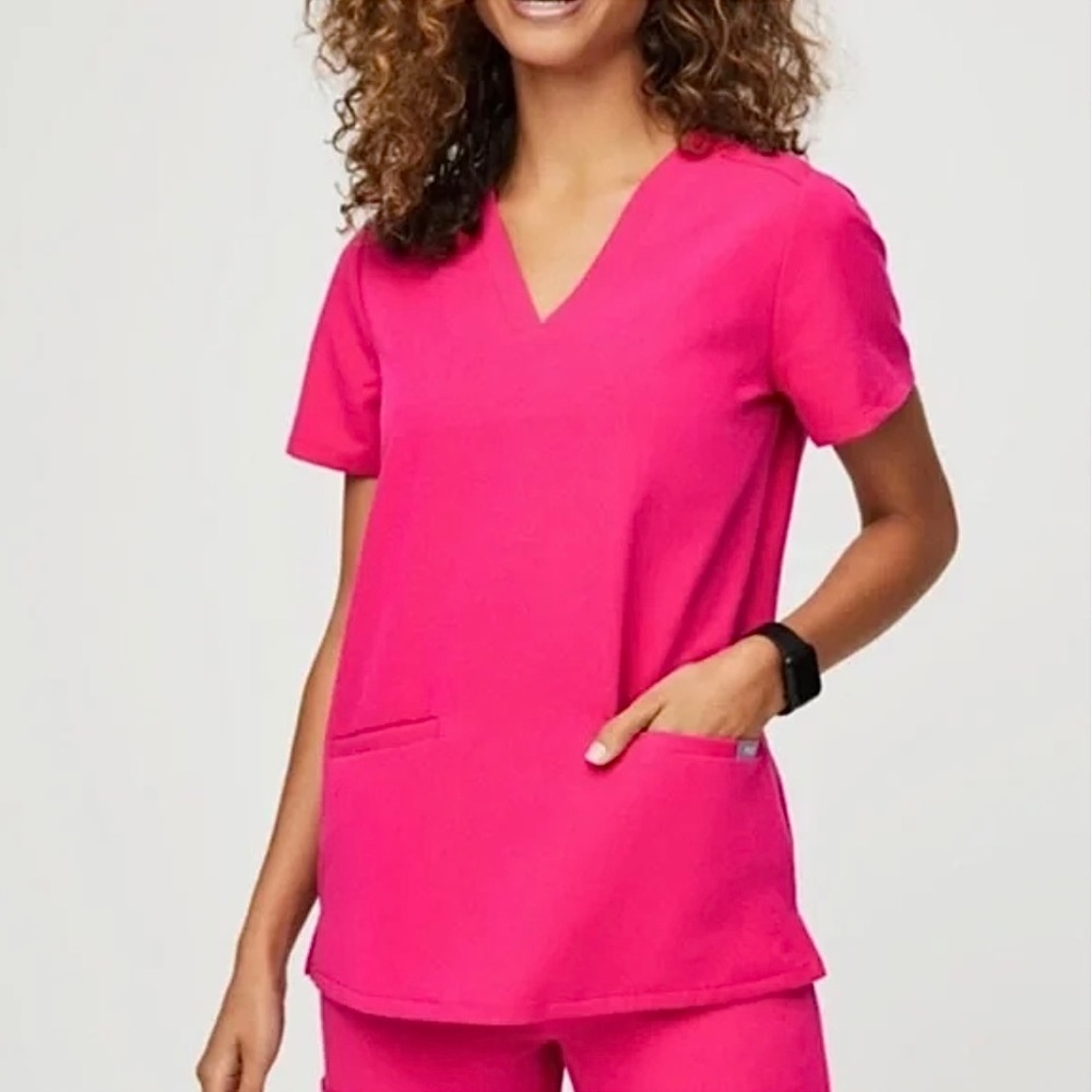 Figs - Casma Three-Pocket Scrub Top in Hot Pink